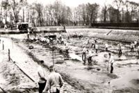 Bau des H&uuml;lser Freibades (um 1932)
